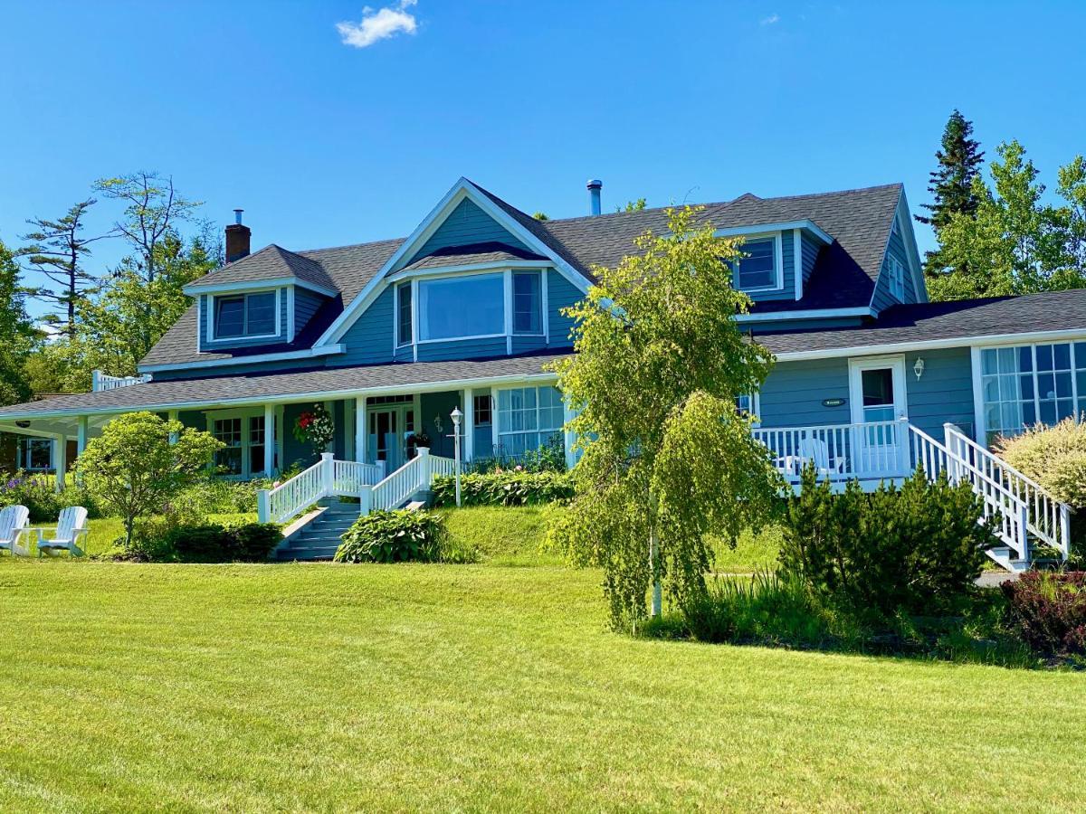 Broadwater Inn & Cottages Baddeck Exterior photo