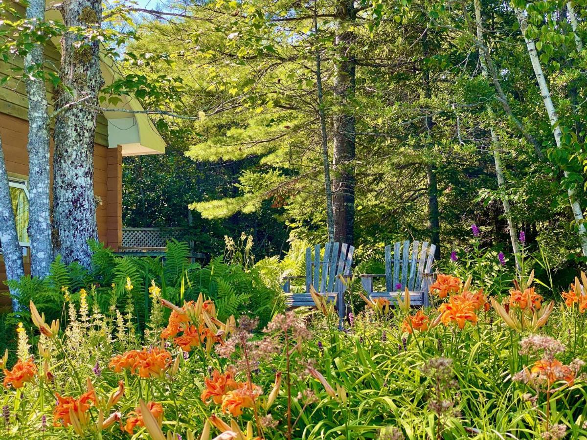 Broadwater Inn & Cottages Baddeck Exterior photo