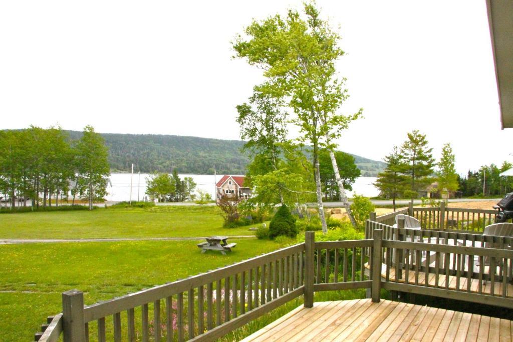 Broadwater Inn & Cottages Baddeck Room photo